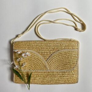 Vintage straw shoulder bag